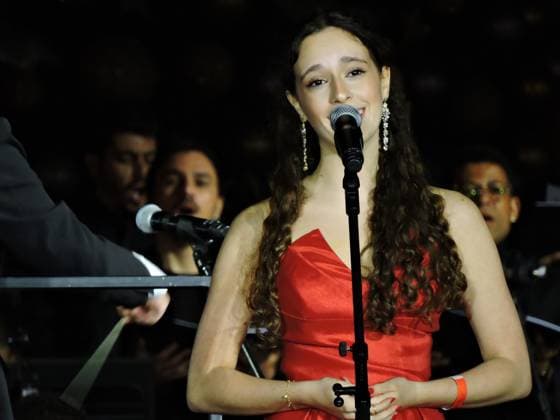 RECORD DATE NOT STATED Christmas concert for a good cause. Sao Paulo (SP), 11 20 2025 - Music Concert Christmas: Charles Miller Square hosts the first edition of Christmas for Good - a concert with Andrea Bocelli, Ivan Lins, Simone, Paula Lima, Tony Gordon, and opera singer Valentina Lassi. The event also included the inauguration of the Pacaembu Christmas tree, 21 meters tall. (Foto: Leandro Chemalle Thenews2 imago images) Christmas concert for a good cause.  Copyright: xLeandroxChemallex