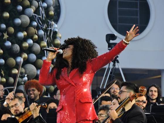 RECORD DATE NOT STATED Christmas concert for a good cause. Sao Paulo (SP), 11 20 2025 - Music Concert Christmas: Charles Miller Square hosts the first edition of Christmas for Good - a concert with Andrea Bocelli, Ivan Lins, Simone, Paula Lima, Tony Gordon, and opera singer Valentina Lassi. The event also included the inauguration of the Pacaembu Christmas tree, 21 meters tall. (Foto: Leandro Chemalle Thenews2 imago images) Christmas concert for a good cause.  Copyright: xLeandroxChemallex