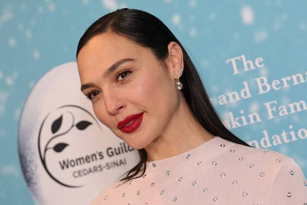 20 November 2025 - Beverly Hills, California - Gal Gadot. Women s Guild Cedars-Sinai Fall Snow Ball Gala held at The Beverly Wilshire, A Four Seasons Hotel. Beverly Hills USA - ZUMAa123 20251120_zaa_a123_107 Copyright: xADx