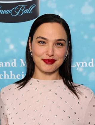20 November 2025 - Beverly Hills, California - Gal Gadot. Women s Guild Cedars-Sinai Fall Snow Ball Gala held at The Beverly Wilshire, A Four Seasons Hotel. Beverly Hills USA - ZUMAa123 20251120_zaa_a123_110 Copyright: xADx