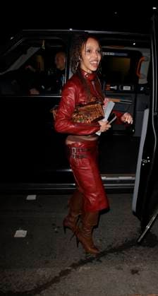 Rolling Stone UK Awards 2025 Rolling Stone UK Awards 2025 - LONDON, ENGLAND - NOVEMBER 20: fka twigs all smiles pictured leaving the Rolling Stone UK Awards 2025 afterparty at The Roundhouse Clutching her Rolling Stones award as she leaves in a london black Taxi on November 20, 2025 in London, England, Credit:James Smart Pictures Avalon  Copyright: xJames xSmartxPicturesx xAvalonx 1053631236