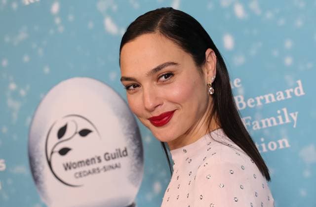 20 November 2025 - Beverly Hills, California - Gal Gadot. Women s Guild Cedars-Sinai Fall Snow Ball Gala held at The Beverly Wilshire, A Four Seasons Hotel. Beverly Hills USA - ZUMAa123 20251120_zaa_a123_116 Copyright: xADx