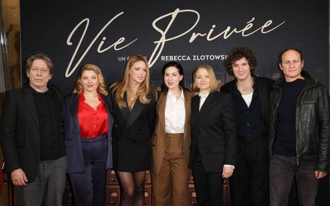 Mathieu Amalric, Sophie Guillemin, Virginie Efira, Rebecca Zlotowski, Jodie Foster, Vincent Lacoste et Noam Morgensztern Première du film Vie Privée au cinéma Pathé Palace à Paris le 20 novembre 2025 Coadic Guirec Bestimage Premiere of the film Vie Privée at the Pathé Palace cinema in Paris on November 20, 2025 Paris France  Copyright: xCOADICxGUIRECx xBESTIMAGExCOADICxGUIRECx xBESTIMAGEx
