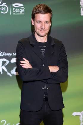 Tobias Schlegl at the premiere of the Disney musical Tarzan at the Stage Theater Neue Flora Hamburg, 20 11 2025 Foto:xgbrcix xFuturexImagex tarzan_5131
