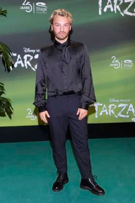 Joti Polizoakis at the premiere of the Disney musical Tarzan at the Stage Theater Neue Flora Hamburg, 20 11 2025 Foto:xgbrcix xFuturexImagex tarzan_5133