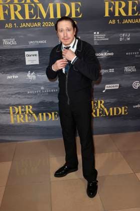 Timo Jacobs at the FFW opening with the premiere of the feature film L Ã tranger Der Fremde at the 24 French Film Week at the Delphi Filmpalast Berlin, 20 11 2025 Foto:xS.xGabschx xFuturexImagex fremde_5111