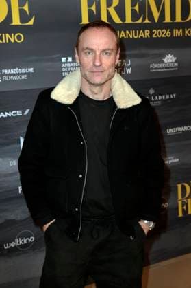 Mark Waschke at the FFW opening with the premiere of the feature film L Ã tranger Der Fremde at the 24 French Film Week at the Delphi Filmpalast Berlin, 20 11 2025 Foto:xS.xGabschx xFuturexImagex fremde_5116