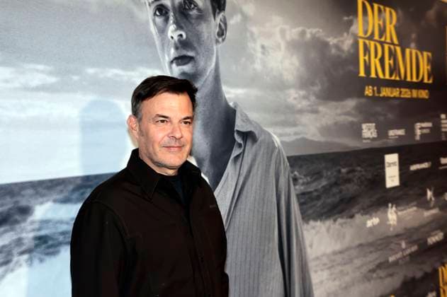 Francois Ozon at the premiere of the Disney musical Tarzan at the Stage Theater Neue Flora Hamburg, 20 11 2025 Foto:xS.xGabschx xFuturexImagex fremde_5119