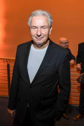 abb Klaus Wowereit as a guest at the WORLD PREMIERE of ALIZE by Cirque du Soleil at the Theater am Potsdamer Platz on 20 11 2025 in Berlin Berlin Germany
