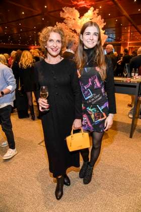 abb Heike Kloss and daughter Olivia Kloss as guests at the WORLD PREMIERE of ALIZE by Cirque du Soleil at the Theater am Potsdamer Platz on 20 11 2025 in Berlin Berlin Germany