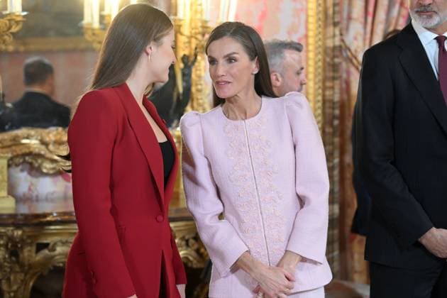 Reception at the Royal Palace after the imposition of the Golden Fleece on Queen Sofia Princess Leonor and Queen Letizia during the reception held after the imposition of the Golden Fleece at the Royal Palace, on November 21, 2025, in Madrid Spain King Felipe VI has imposed the Collar of the Insigne Orden del Toisón de Oro on Her Majesty Queen Sofia, for her dedication and devotion to the service of Spain and the Crown Felipe González, Miguel Herrero y Rodríguez de Minón and Miquel Roca i Junyent have also been decorated FAMOUSES ROYALTY GOLDEN TOISON INSIGNIA José Madrid Madrid Spain  Copyright: xJosÃ xOlivax 7115085