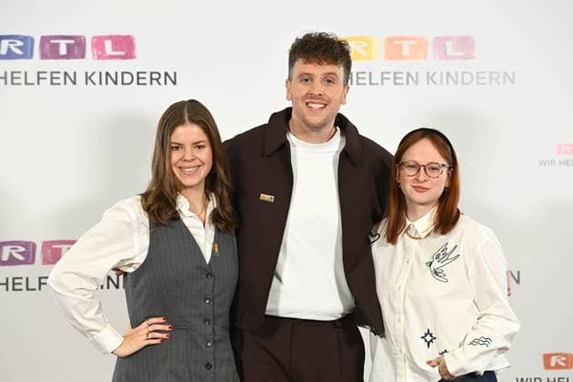 f l Ariana MUELLER, Müller, presenter, Alexander KUMPF, presenter, Johanna MUESSIGER, Müssiger, presenter, portrait, portrait, portrait, cropped single image, single motif, 30 RTL Spendenmarathon Wir helfen Kindern , television, 20 21 11 2025 in Huerth, Germany,