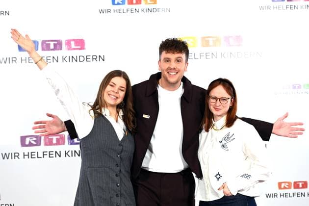 f l Ariana MUELLER, Müller, presenter, Alexander KUMPF, presenter, Johanna MUESSIGER, Müssiger, presenter, portrait, portrait, portrait, cropped single image, single motif, 30 RTL Spendenmarathon Wir helfen Kindern , television, 20 21 11 2025 in Huerth, Germany,