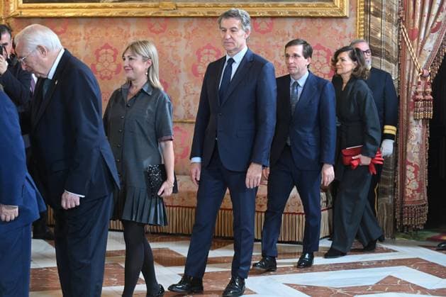 Reception at the Royal Palace after the imposition of the Golden Fleece on Queen Sofia Alberto Núnez Feijóo, the Mayor of Madrid, José Luis Martínez Almeida, and Carmen Calvo during the reception held after the imposition of the Golden Fleece at the Royal Palace, November 21, 2025, in Madrid Spain King Felipe VI has imposed the Collar of the Insigne Orden del Toisón de Oro on Her Majesty Queen Dona Sofía, for her dedication and devotion to the service of Spain and the Crown Felipe González, Miguel Herrero y Rodríguez de Minón and Miquel Roca i Junyent have also been decorated FAMOUSES ROYALTY TOISÓN DE ORO INSIGNIA José Madrid Madrid Madrid Espana  Copyright: xJosÃ xOlivax 7115235