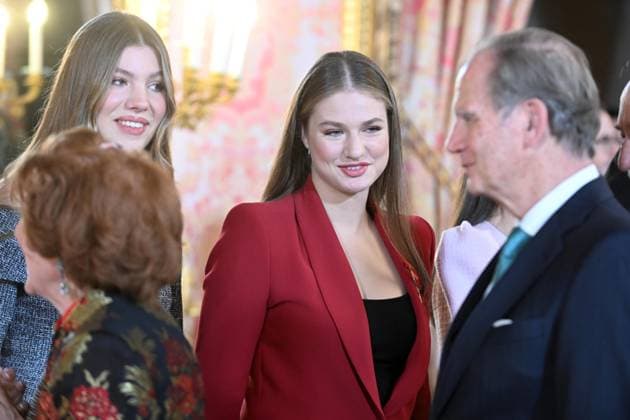 Reception at the Royal Palace after the imposition of the Golden Fleece on Queen Sofia Infanta Sofia and Princess Leonor at the Royal Palace, November 21, 2025, in Madrid Spain King Felipe VI has imposed the Collar of the Insigne Orden del Toisón de Oro on Her Majesty Queen Sofia, for her dedication and devotion to the service of Spain and the Crown Felipe González, Miguel Herrero y Rodríguez de Minón and Miquel Roca i Junyent have also been decorated FAMOUSES ROYALTY GOLDEN TOISON INSIGNIA José Madrid Madrid Spain  Copyright: xJosÃ xOlivax 7115254