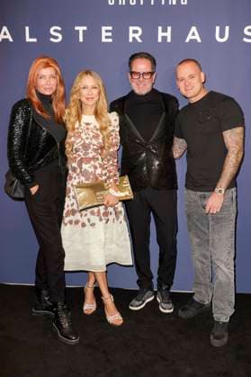 abb- Paul Jolig Britt Jolig, Jenny Elvers, Alex Jolig Vater Mutter Familie zu Gast bei der Christmas Shopping Night 2025 im Aksterhaus am 20.11.2025 in Hamburg Hamburg Deutschland *** abb Paul Jolig Britt Jolig, Jenny Elvers, Alex Jolig father mother family as guests at the Christmas Shopping Night 2025 at Aksterhaus on 20 11 2025 in Hamburg Hamburg Germany