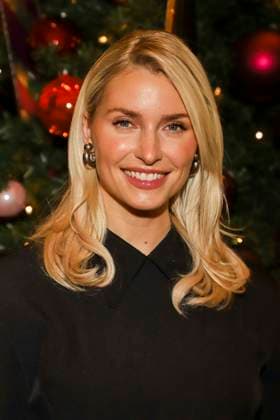abb Lena Gercke Model as guest at the Christmas Shopping Night 2025 at Aksterhaus on 20 11 2025 in Hamburg Hamburg Germany