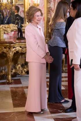 November 21, 2025, Madrid, Madrid, Spain: KING FELIPE VI of Spain, QUEEN LETIZIA of Spain, PRINCESS LEONOR of Spain, PRINCESS SOFIA of Spain and former QUEEN SOFIA They salute after the ceremony after the Order of Golden Fleece Madrid Spain - ZUMAc260 20251121_zep_c260_052 Copyright: xMikexChicorrox
