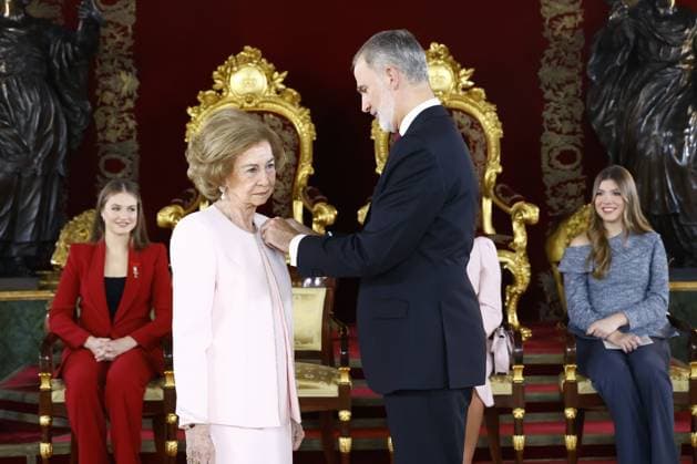 Real Madrid training Session King Felipe VI of Spain, Queen Letizia of Spain, Crown Princess Leonor, Princess Sofia, Queen Sofia of Spain attends the Delivery of Toison de Oro to FeMiguel Herrero y Rodr’guez de Mi–—n lipe Gonzalez, Miquel Roca at Royal Palace on November 21, 2025 in Madrid, Spain Photo by IMAGO MPG Madrid Royal Palace Madrid Spain  Copyright: xMPGx