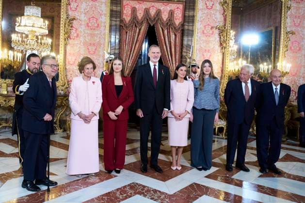 21-11-2025 Collar King Felipe and Queen Letizia and Princess Leonor and Princess Sofia and Queen Sofia and Felipe Gonzalez Marquez, Miguel Herrero Y Rodriguez de Monin and Miquel Roca I Junyent attended the presentation of the Order of the Golden Fleece, Collar de la Insgigne Orden del Toison de Oro a su, at the royal palace in Madrid. No Spain Â  Copyright: xPPEx