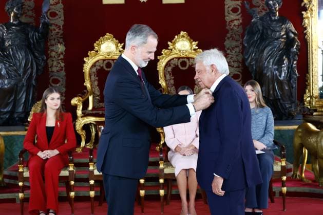 21-11-2025 Collar King Felipe and Felipe Gonzalez Marquez and Queen Letizia and Princess Leonor and Princess Sofia attended the presentation of the Order of the Golden Fleece, Collar de la Insgigne Orden del Toison de Oro a su,at the royal palace in Madrid. No Spain Â  Copyright: xPPEx