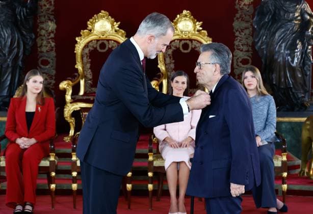 21-11-2025 Collar King Felipe and Queen Letizia and Princess Leonor and Princess Sofia attended the presentation of the Order of the Golden Fleece, Collar de la Insgigne Orden del Toison de Oro a su, to Felipe Gonzalez Marquez, Miguel Herrero Y Rodriguez de Monin and Miquel Roca I Junyent at the royal palace in Madrid. No Spain Â  Copyright: xPPEx