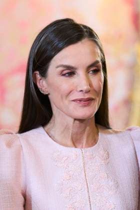 21-11-2025 Collar Queen Letizia attended the presentation of the Order of the Golden Fleece, Collar de la Insgigne Orden del Toison de Oro a su, at the royal palace in Madrid. No Spain Â  Copyright: xPPEx