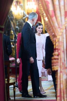 21-11-2025 Collar King Felipe and Queen Letizia attended the presentation of the Order of the Golden Fleece, Collar de la Insgigne Orden del Toison de Oro a su, at the royal palace in Madrid. No Spain Â  Copyright: xPPEx