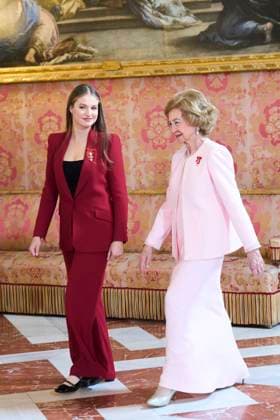 21-11-2025 Colla Princess Leonor and Queen Sofia attended the presentation of the Order of the Golden Fleece, Collar de la Insgigne Orden del Toison de Oro a su, at the royal palace in Madrid. No Spain Â  Copyright: xPPEx