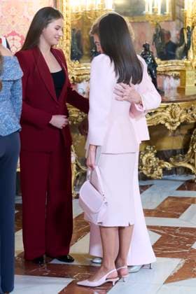 21-11-2025 Collar King Felipe and Queen Letizia and Princess Leonor and Princess Sofia attended the presentation of the Order of the Golden Fleece, Collar de la Insgigne Orden del Toison de Oro a su, at the royal palace in Madrid. No Spain Â  Copyright: xPPEx