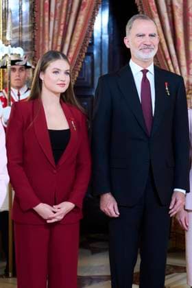 21-11-2025 Collar King Felipe and Princess Leonor attended the presentation of the Order of the Golden Fleece, Collar de la Insgigne Orden del Toison de Oro a su, at the royal palace in Madrid. No Spain Â  Copyright: xPPEx