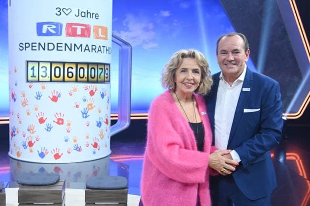 Wolfram KONS, presenter, Michaela MAY, actress, 30 RTL Spendenmarathon Wir helfen Kindern , television, 20 21 11 2025 in Huerth, Germany,