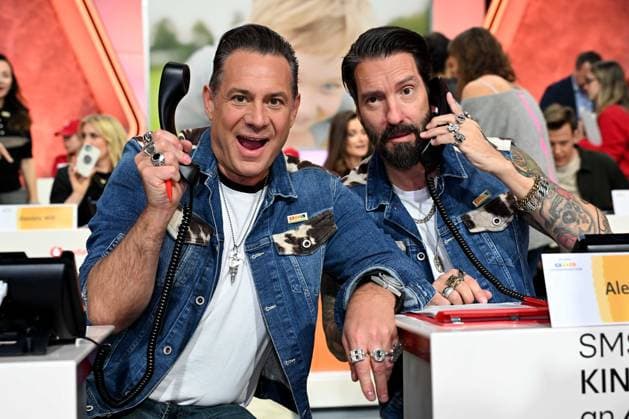 30 RTL Spendenmarathon 2025 on 21 11 2025 at EMG Studio 8 in Hürth Sascha Vollmer, left, and Alec Voelk at the 30 RTL Spendenmarathon 2025 on 21 11 2025 at EMG Studio 8 in Hürth xJFx