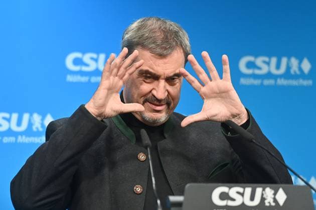 Markus SOEDER (Ministerpraesident Bayern und CSU Vorsitzender),Gestik, Einzelbild,angeschnittenes Einzelmotiv,Portraet,Portrait,PortrÊt. Pressekonferenz der CSU zur Klausurtagung des Parteivorstands in der CSU Landesleitung in Muenchen am 21.11.2025 *** Markus SOEDER Ministerpraesident Bayern und CSU Vorsitzender ,Gesture, single picture, cropped single motif,portrait,portrait,portrait Press conference of the CSU for the closed meeting of the party executive committee in the CSU state leadership in Munich on 21 11 2025