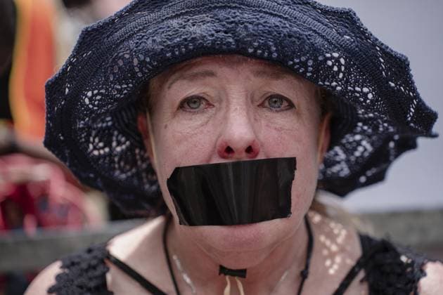 Protest against femicide in Johannesburg JOHANNESBURG, SOUTH AFRICA - NOVEMBER 21: A woman wearing a black hat with tape covering her mouth takes part in a demonstration against gender-based violence and femicide ahead of the upcoming G20 Leaders Summit in Johannesburg, South Africa, on November 21, 2025. Ihsaan Haffejee Anadolu Johannesburg Gauteng. Editorial use only. Please get in touch for any other usage.  Copyright: x2025xAnadoluxIhsaanxHaffejeex