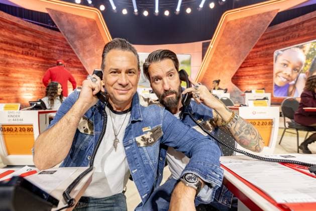 RTL telethon in Cologne, 21 11 2025 Sascha VOLLMER and Alec VOELKL The BossHoss The 30th RTL telethon is currently running at the EMG studios in Cologne Hürth For the first time, the 30th anniversary will be broadcast for 30 hours Celebrity supporters accept donations for children in need live on the donation phone Cologne Hürth North Rhine-Westphalia Germany Copyright: xBonn.digitalx