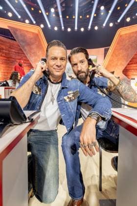 RTL telethon in Cologne, 21 11 2025 Sascha VOLLMER and Alec VOELKL The BossHoss The 30th RTL telethon is currently running at the EMG studios in Cologne Hürth For the first time, the 30th anniversary will be broadcast for 30 hours Celebrity supporters accept donations for children in need live on the donation phone Cologne Hürth North Rhine-Westphalia Germany Copyright: xBonn.digitalx