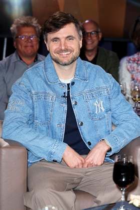 Phil Laude at the recording of the NDR Talk Show in the NDR television studio Lokstedt Hamburg, 21 11 2025 Foto:xH.xHartmannx xFuturexImagex ndr_talk2111_5125