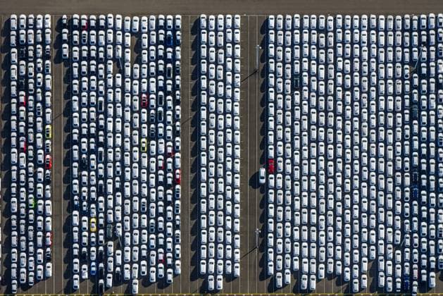 Luftbild, PKW Logistik, Volkswagenwerk PKW Parkplatz, Formen und Farben, Larrelt, Emden, Norddeutschland, Ostfriesland, Niedersachsen, Deutschland !ACHTUNGxMINDESTHONORARx60xEURO! *** Aerial view, car logistics, Volkswagen plant car parking lot, shapes and colors, Larrelt, Emden, North Germany, East Frisia, Lower Saxony, Germany ATTENTIONxMINDESTHONORARx60xEURO