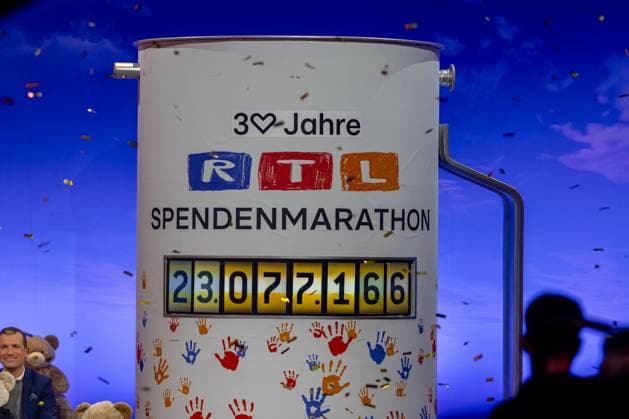 RTL Spendenmarathon in Cologne, 21 11 2025 Final total is 23 077 166 euros The 30th RTL Spendenmarathon is currently running at the EMG Studios in Cologne Hürth For the first time, the anniversary will be broadcast for 30 hours Celebrity supporters accept donations for children in need live on the donation hotline Cologne Hürth North Rhine-Westphalia Germany Copyright: xBonn.digitalx
