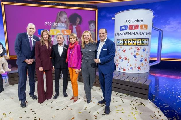 RTL Spendenmarathon in Cologne, 21 11 2025 Final total is 23 077 166 euros The 30th RTL Spendenmarathon is currently running at the EMG Studios in Cologne Hürth For the first time, the anniversary will be broadcast for 30 hours Celebrity supporters accept donations for children in need live on the donation hotline Cologne Hürth North Rhine-Westphalia Germany Copyright: xBonn.digitalx