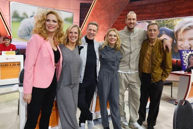 Sonya Kraus, Gesa Eberl, Jürgen Milski, Inga Leschek, Pascal Hens and Jan Sosniok at the 30 RTL Spendenmarathon 2025 in Studio 8 of EMG Studios Hürth, 21 11 2025 Foto:xR.xStoffelsx xFuturexImagex spendenmarathon_5818