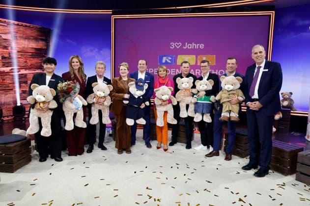 Peter Maffay, Wolfram Kons, Uschi Glas and team at the 30 RTL Spendenmarathon 2025 in Studio 8 of EMG Studios Hürth, 21 11 2025 Foto:xR.xStoffelsx xFuturexImagex spendenmarathon_5895
