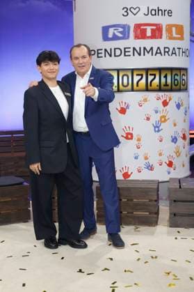 Wolfram Kons with guest at the 30 RTL Spendenmarathon 2025 in Studio 8 of EMG Studios Hürth, 21 11 2025 Foto:xR.xStoffelsx xFuturexImagex spendenmarathon_5914