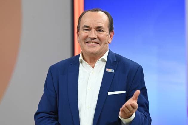 Wolfram KONS, presenter, presents the donation sum 23 077 166 Euro, 30 RTL Spendenmarathon Wir helfen Kindern , television, 20 21 11 2025 in Huerth, Germany,