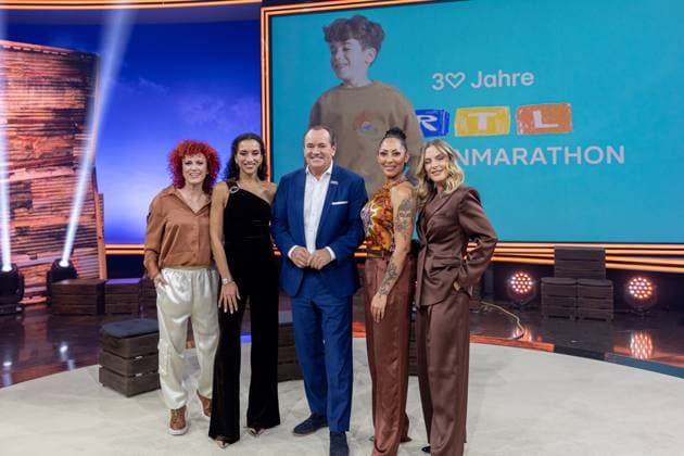 RTL telethon in Cologne, 21 11 2025 No Angels Lucy Diakovska , Nadja Benaissa, Jessica Wahls and Sandy Mölling and Wolfram Kons in the middle The 30th RTL telethon is currently running at the EMG studios in Cologne Hürth For the first time, the anniversary will be broadcast for 30 hours Celebrity supporters accept donation Copyright: xBonn.digitalx