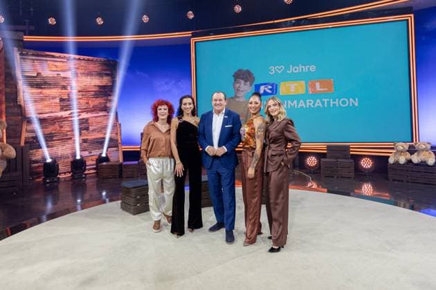 RTL telethon in Cologne, 21 11 2025 No Angels Lucy Diakovska , Nadja Benaissa, Jessica Wahls and Sandy Mölling and Wolfram Kons in the middle The 30th RTL telethon is currently running at the EMG studios in Cologne Hürth For the first time, the anniversary will be broadcast for 30 hours Celebrity supporters accept donation Copyright: xBonn.digitalx