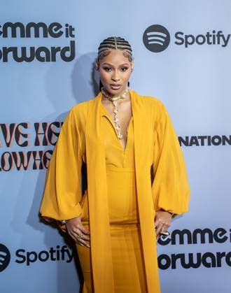 November 21, 2025, Beverly Hills, California, USA: Pretty Vee arrives on the red carpet of the 2025 Give Her FlowHERS Gala at The Beverly Hilton Hotel in Beverly Hills, California on November 21, 2025. Beverly Hills USA - ZUMAt169 20251121_zep_t169_006 Copyright: xConnorxTerryx