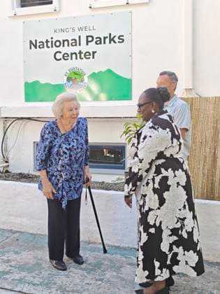 21-11-2025 Antillen Princess Beatrix visited the Public Library and the Government Guest House on the island of Sint Eustatius. Â  Copyright: xPPEx