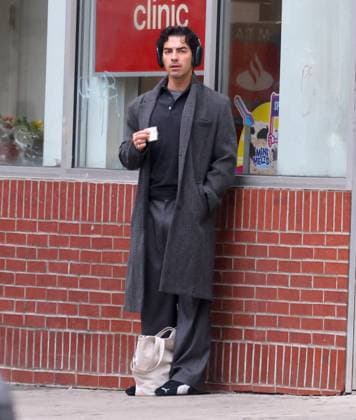 Joe Jonas Out and About NYC - USA Singer Joe Jonas is having lunch with a friend at San Ambroeus then they went to CVS pharmacy store in Soho, NYC, USA, on November 21, 2025. Photo by Dylan Travis ABACAPRESS.COM New York City NY United States  Copyright: xDylanxTravis ABACAx